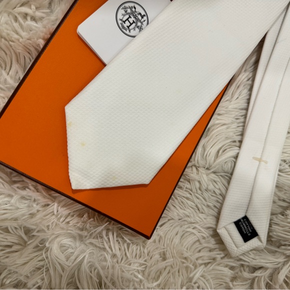 Hermes White Tie with Box - Picture 7 of 7